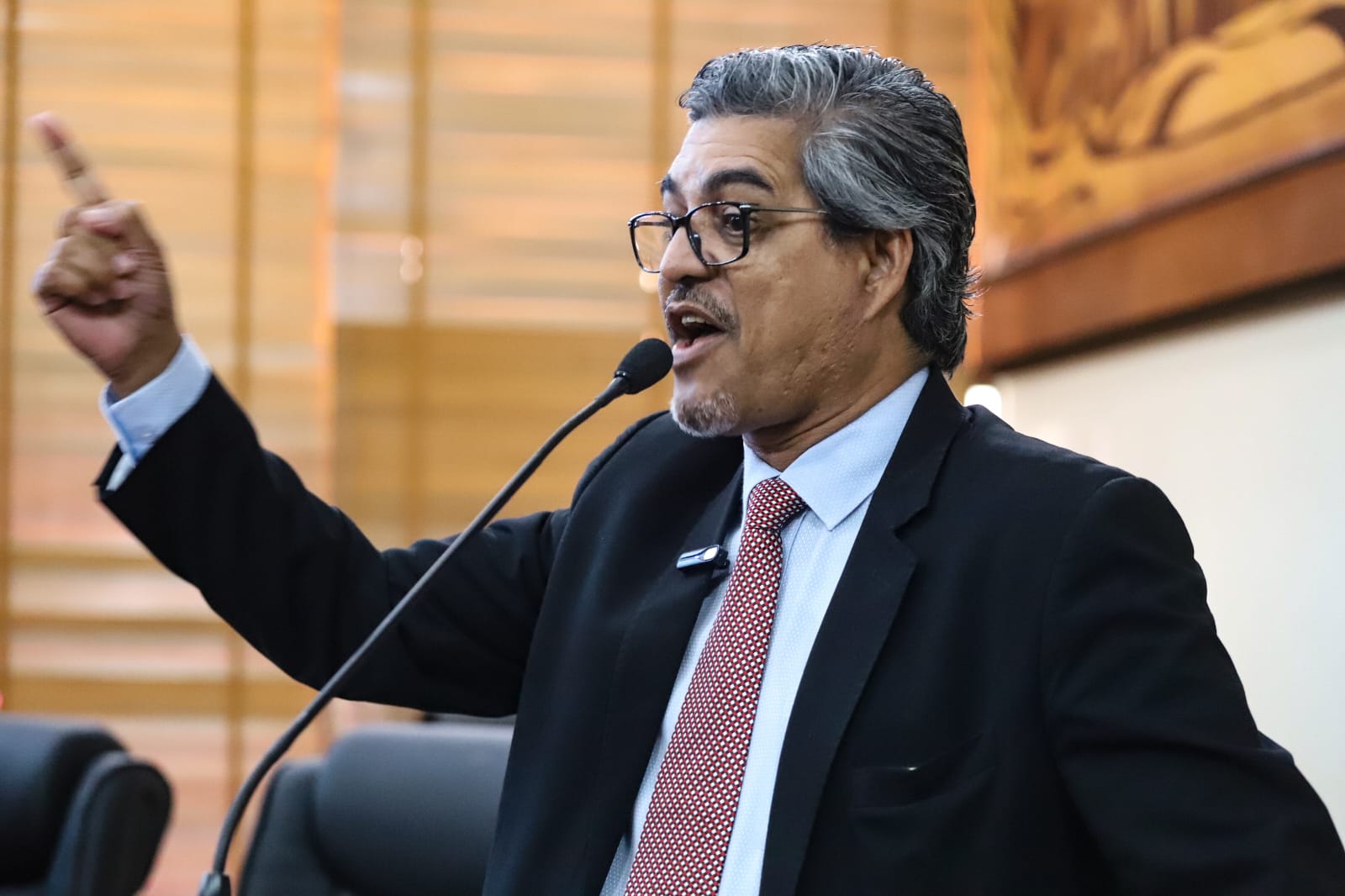 Edvaldo Magalhães comemora decisão do TJAC que suspende criação de cargos comissionados sem autorização da Assembleia